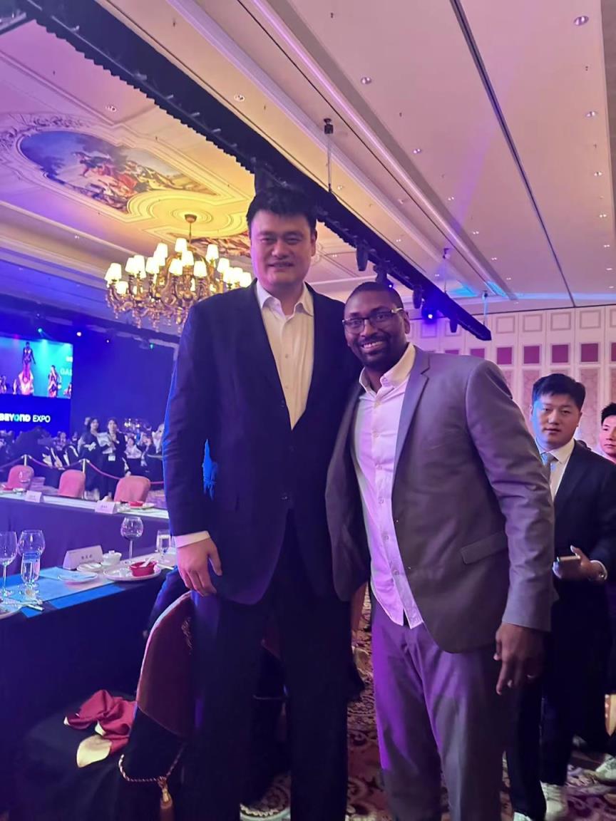 阿泰斯特曬與姚明合照：這是我最喜歡的隊(duì)友 姚??！